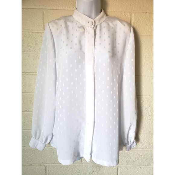 Flowy White VTG Button Down Blouse - Picture 5 of 5